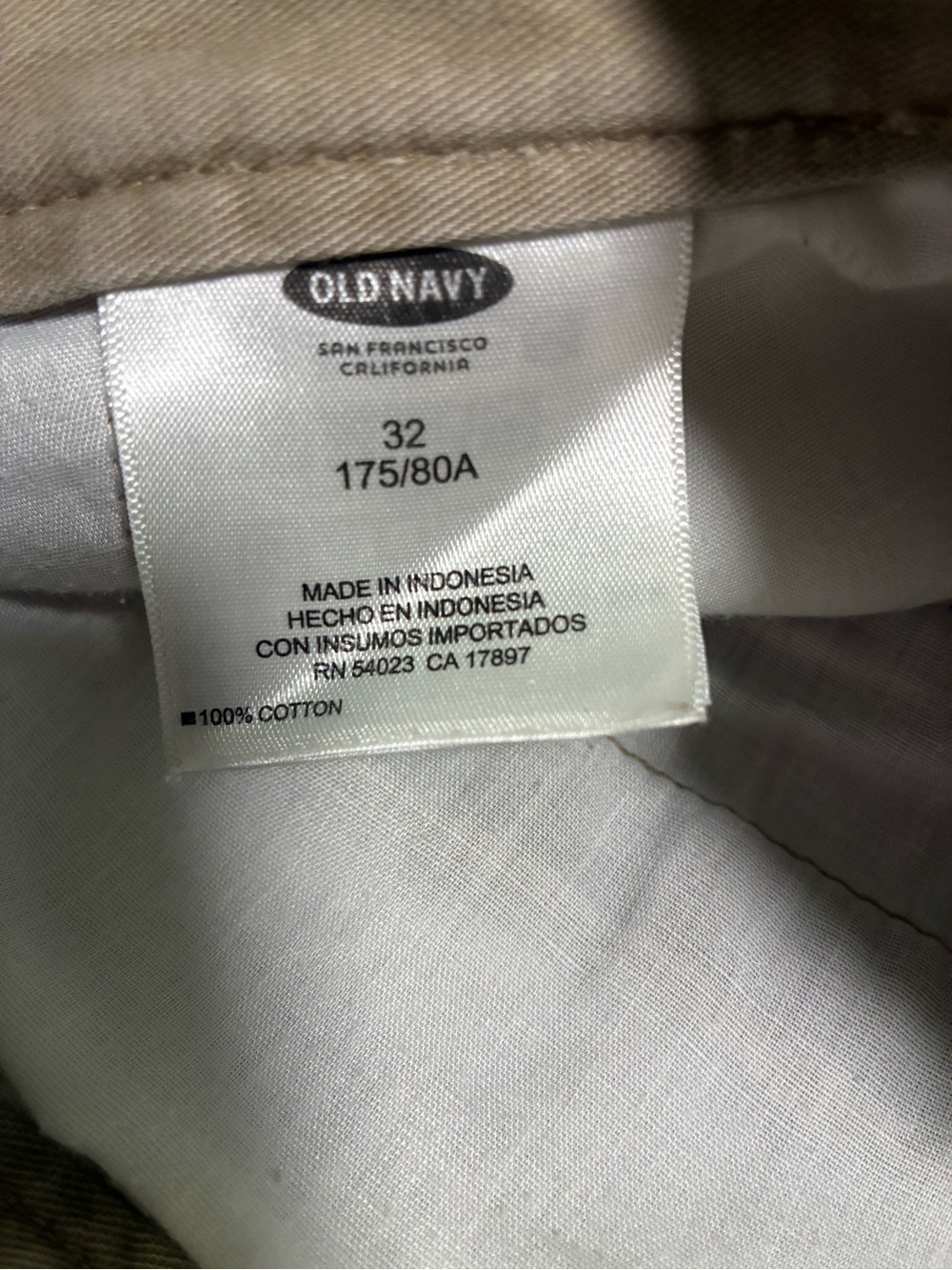 Old Navy Men’s Light Khaki Flat-Front Shorts - Picture 4 of 5